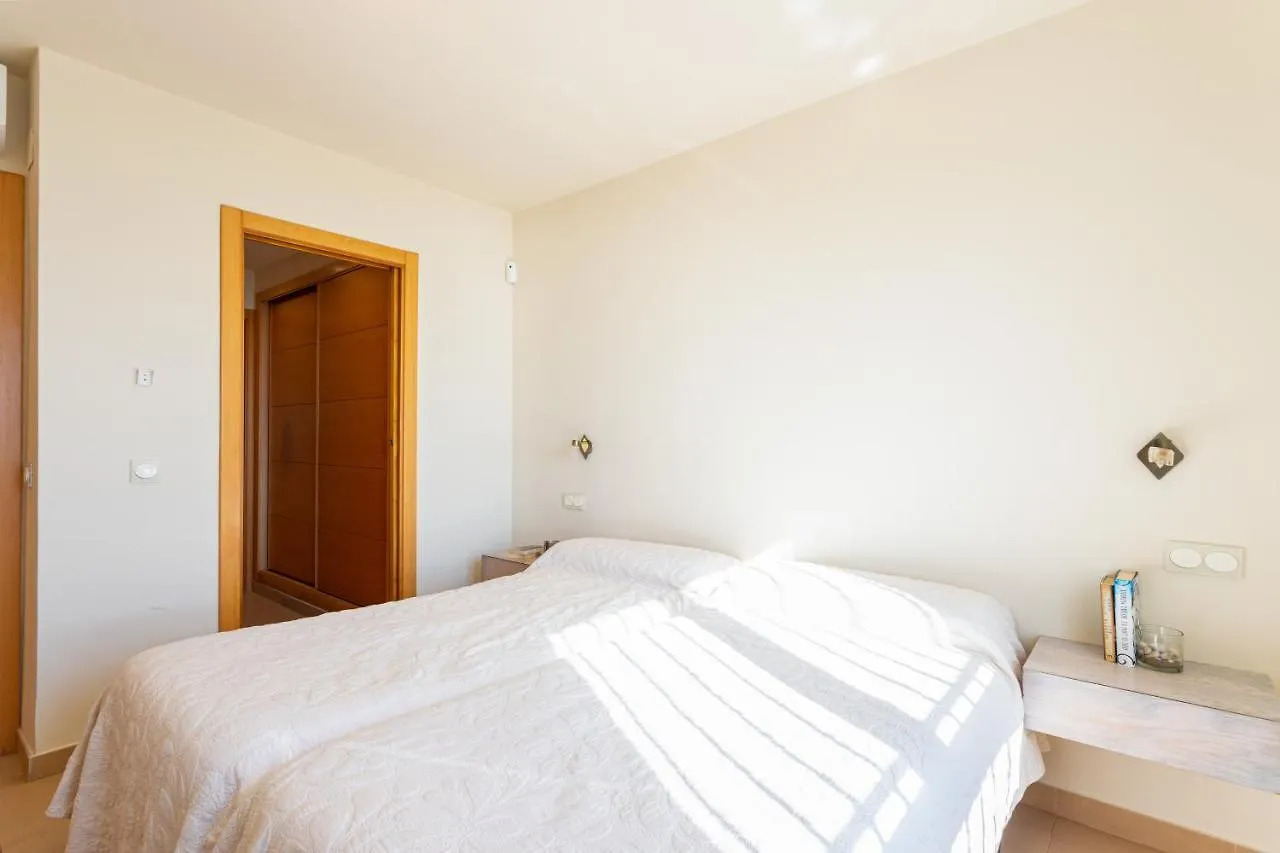 Charming Villa On The Seafront Μαρμπέλλα